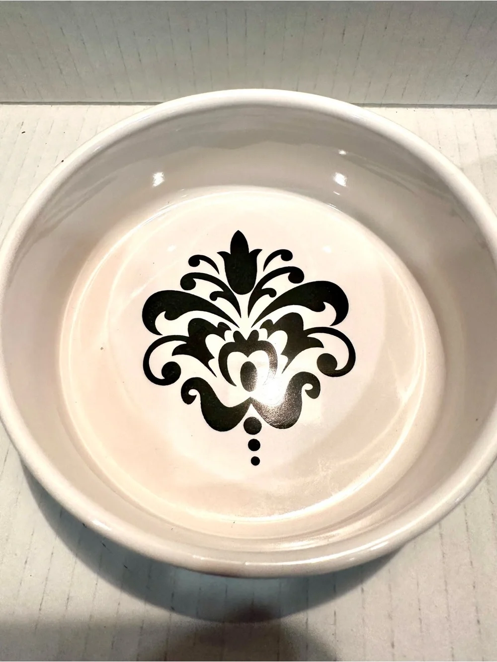 Room Creative Chateaux Set of Two White Pet Ceramic Bowls with Black Damask